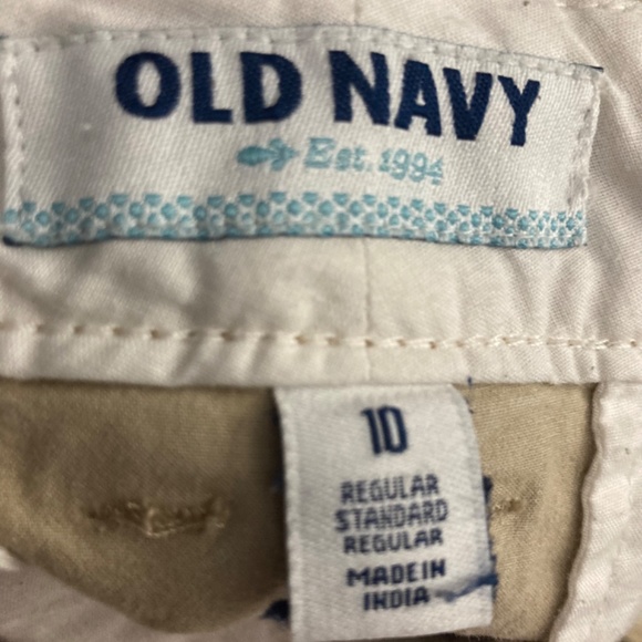 Old Navy size 10 khaki shorts - Picture 3 of 3